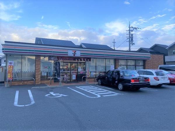 高槻阿武山三番街302号棟(セブンイレブン高槻奈佐原元町店)