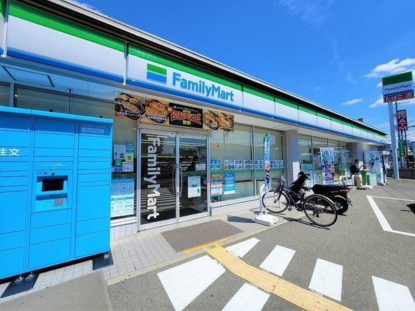 サンハイツ高槻7号館(ファミリーマート高槻古曽部店)