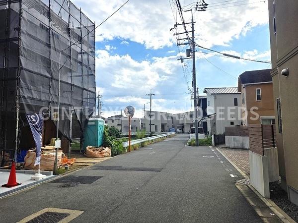 三島郡島本町広瀬1丁目の新築一戸建(前面道路含む現地写真)