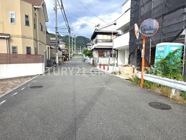 三島郡島本町広瀬1丁目の新築一戸建(前面道路含む現地写真)