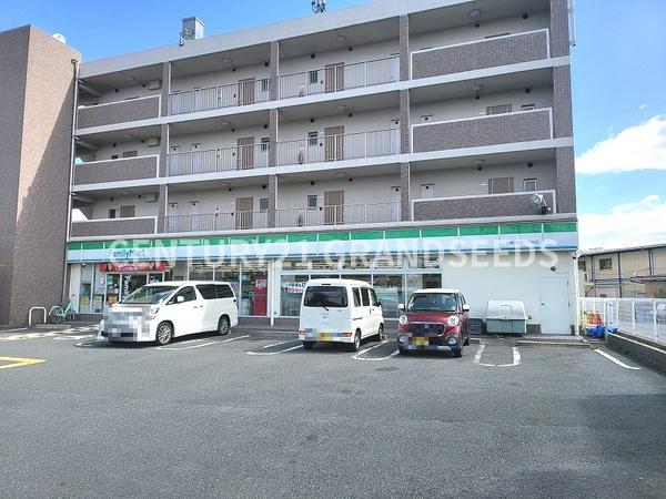 高槻市郡家新町の新築一戸建(ファミリーマート高槻川西町一丁目店)