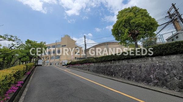 高槻市松が丘１丁目の土地(高槻市立第九中学校)