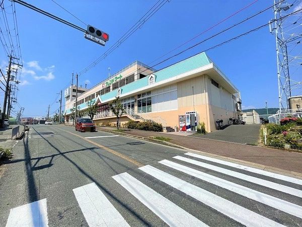 メゾン高槻２号棟(フレンドマート高槻美しが丘店)