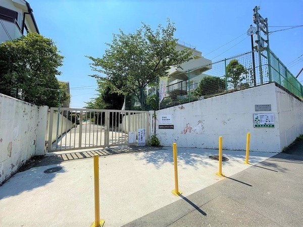 メゾン高槻２号棟(高槻市立日吉台小学校)