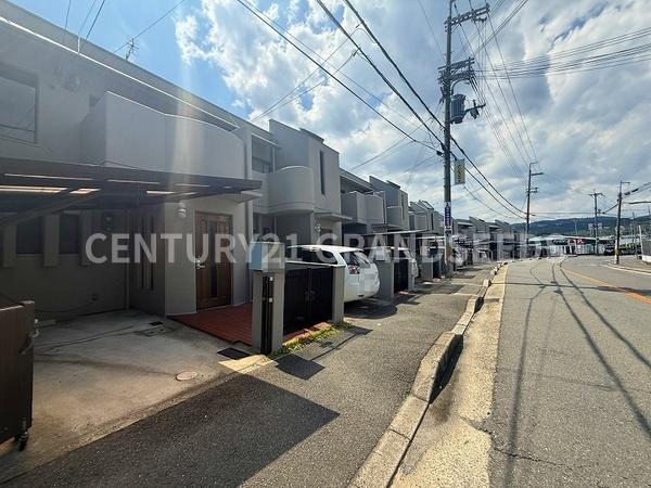 高槻市南平台４丁目の中古一戸建て