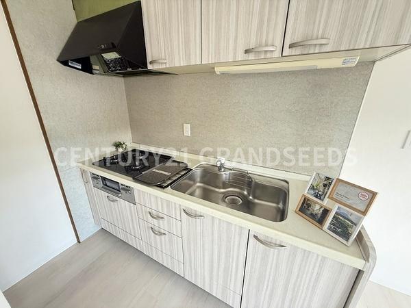 高槻市南平台４丁目の中古テラスハウス