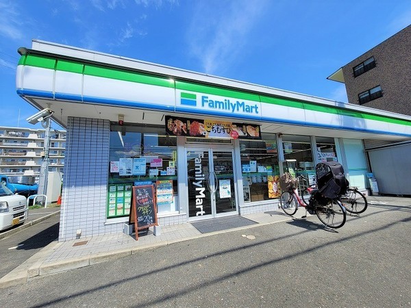 高槻ロイヤルハイツ(ファミリーマート真上二丁目店)