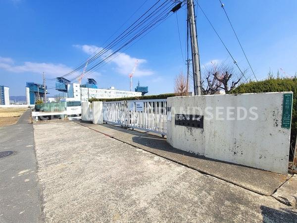 高槻市東上牧２丁目の土地(高槻市立上牧小学校)