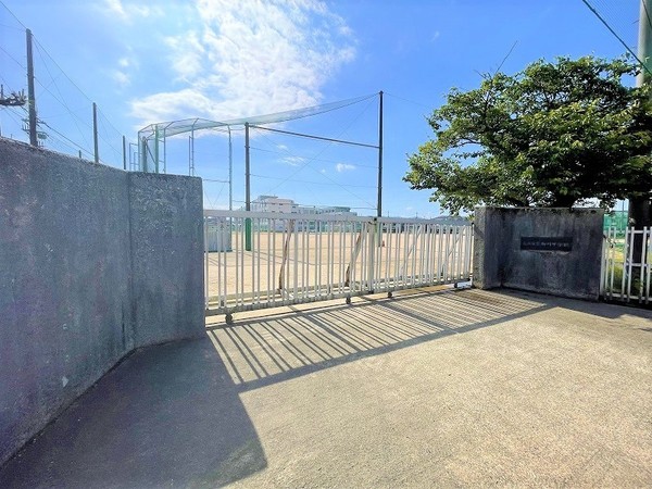 クローバーハイツ高槻総持寺(高槻市立柳川中学校)