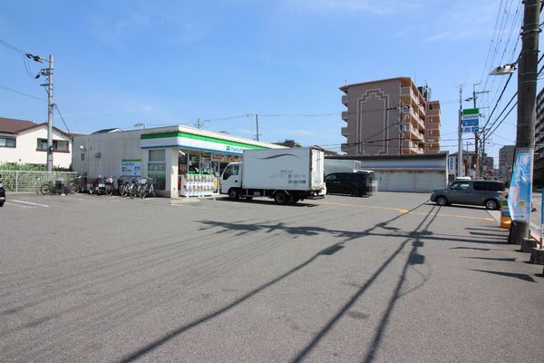 ランフォルセ香里園２番館(ファミリーマート寝屋川寿町店)