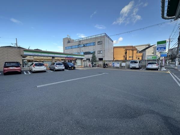 オークヒルズ香里四番館(ファミリーマート寝屋川三井南店)