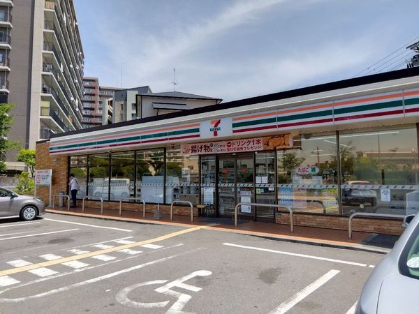 シャリエ門真グランマークス(セブンイレブン守口八雲東町2丁目店)