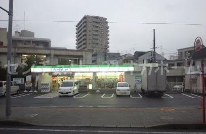 リベールシティ守口(ファミリーマート菊水通二丁目店)