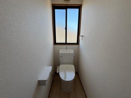 淡路市尾崎の中古一戸建て(トイレ)