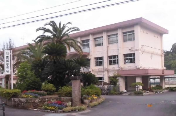 宮崎市薫る坂2丁目の中古一戸建て(宮崎市立古城小学校)