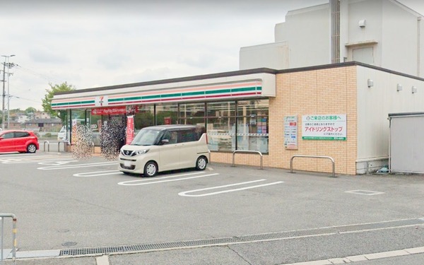ファミール赤坂台(セブンイレブン堺赤坂台6丁店)