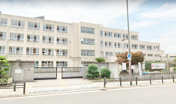 堺市堺区浅香山町3丁の中古一戸建て(堺市立浅香山中学校)
