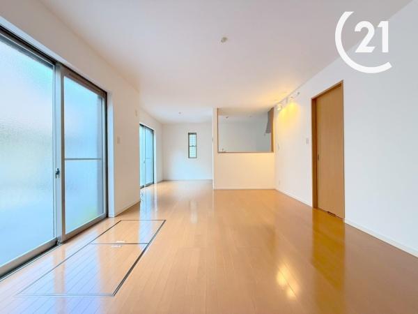 大阪市此花区春日出南1丁目の中古一戸建て(リビング)