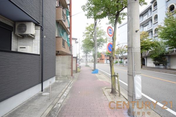 ロイヤル大磯(前面道路含む現地写真)