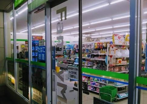 グランドヒルズ西川(ファミリーマート港本宮町店)