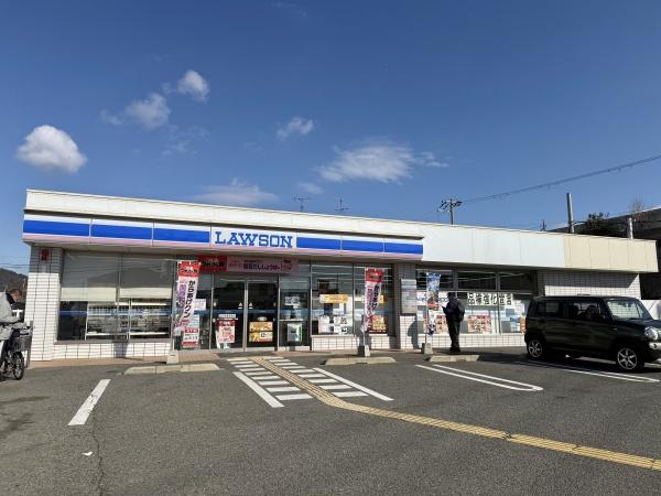 ヴェルビュ川西(ローソン　川西南花屋敷二丁目店)