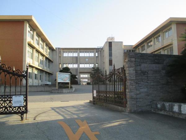 西尾第67中畑町1号棟(西尾市立平坂中学校)
