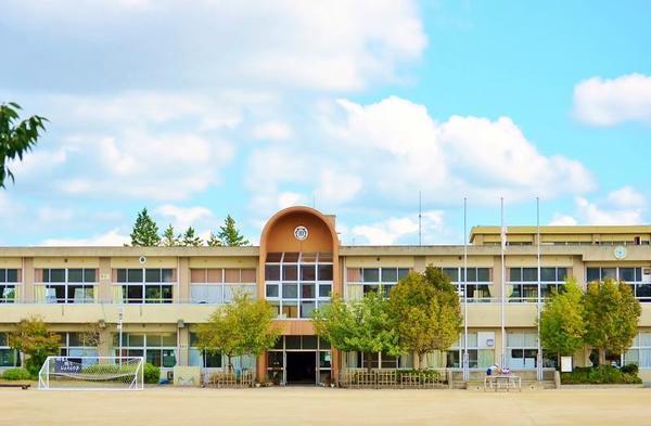 岡崎市羽根町陣場2号棟(岡崎市立羽根小学校)
