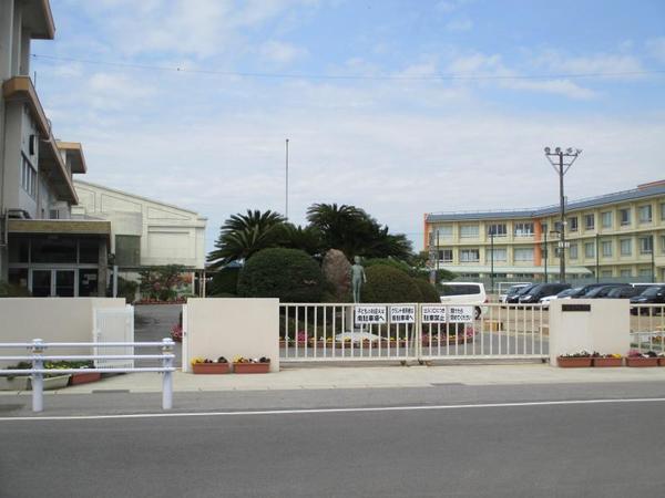 西尾市一色町野田1号棟(西尾市立一色東部小学校)