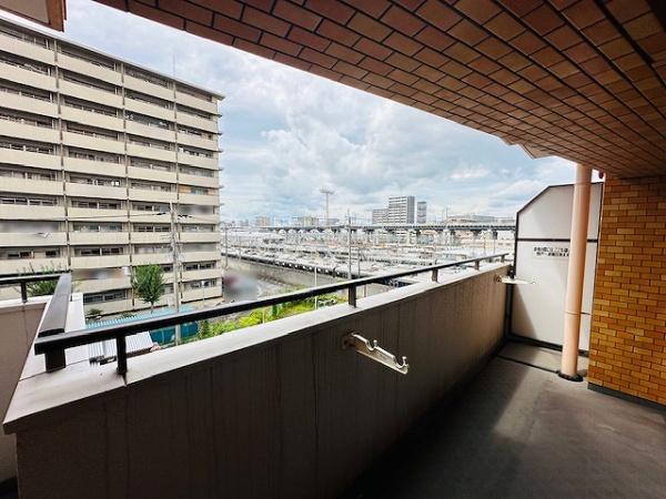 ライオンズマンション新大阪第6(バルコニー)