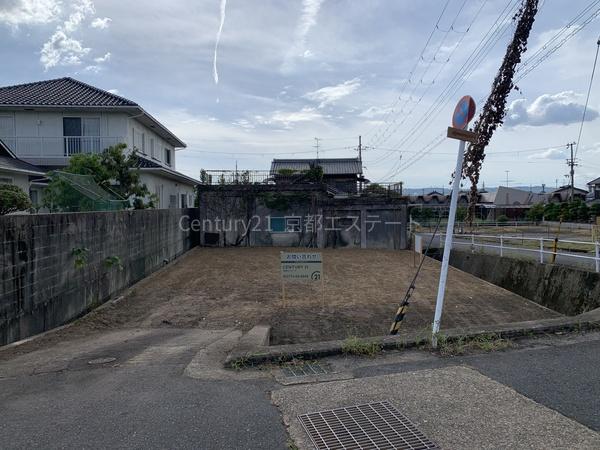 木津川市山城町　土地面積約７４坪　建築条件なしの角地！