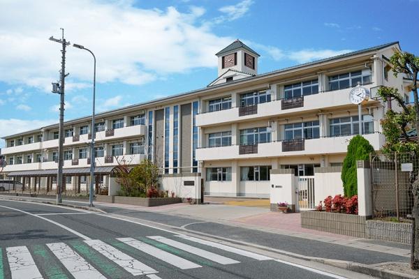 香芝市白鳳台2丁目の土地(香芝市立香芝北中学校)