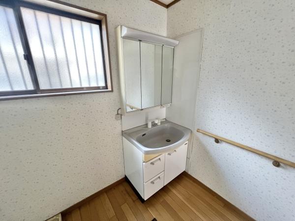 橿原市中曽司町の中古一戸建て(洗面台・洗面所)