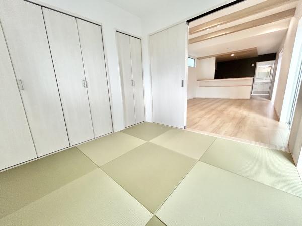 大和高田市西三倉堂1丁目の新築一戸建(和室)