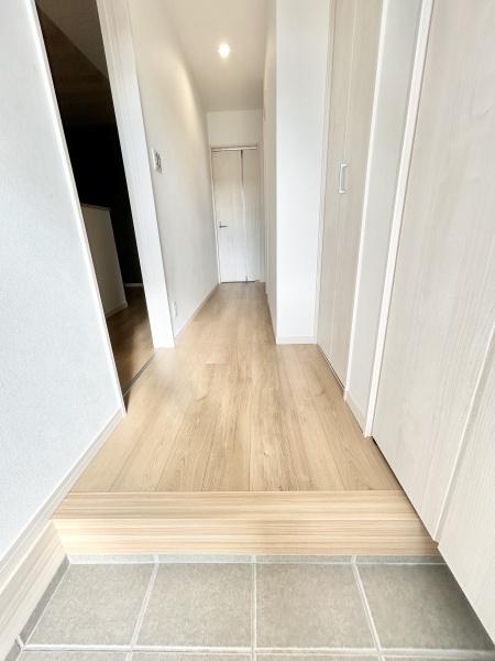 大和高田市西三倉堂1丁目の新築一戸建(玄関)