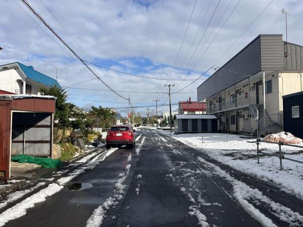 旭川市台場一条3丁目の中古一戸建て(前面道路含む現地写真)