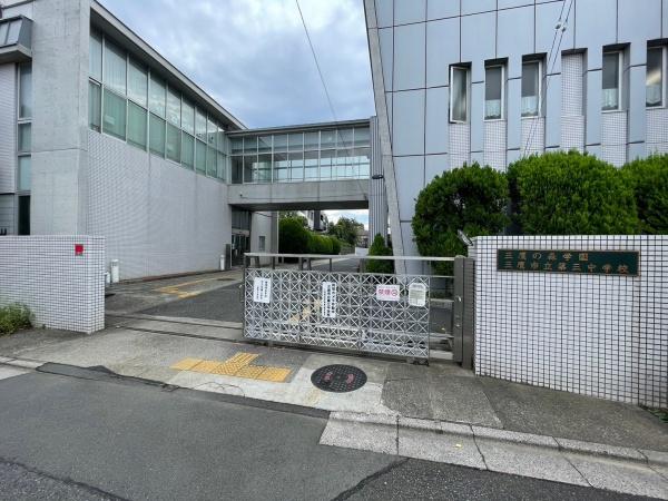 三鷹市井の頭1丁目の土地(三鷹市立第三中学校)