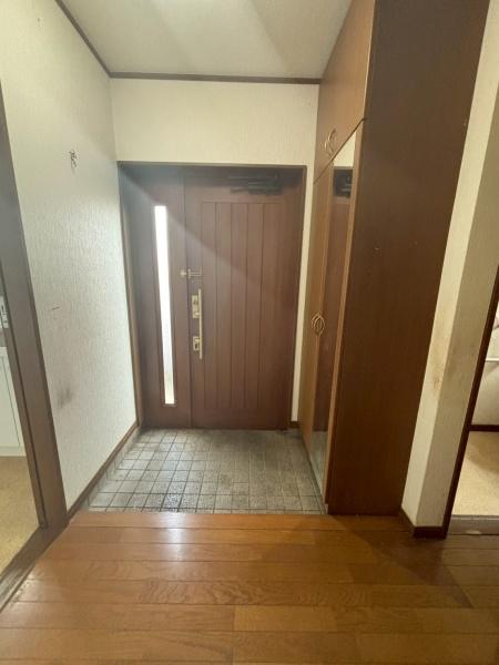 三鷹市深大寺1丁目の中古一戸建て(玄関)