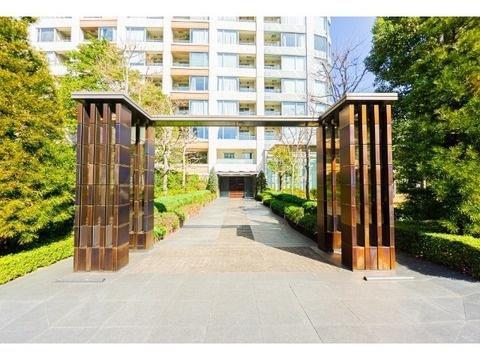 Ｐａｒｋ　Ｃｏｕｒｔ　Ａｋａｓａｋａ　Ｔｈｅ　Ｔｏｗｅｒ