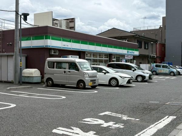 フラット上板橋(ファミリーマート上板橋三丁目店)