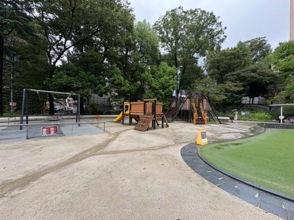 千代田区神田神保町1丁目建物(千代田区立錦華公園)
