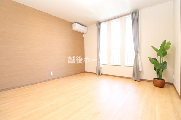 新潟市西区小針南の中古一戸建て