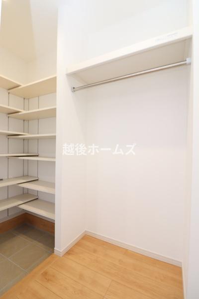 新潟市西区小針南の中古一戸建て