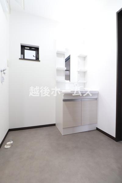 新潟市西区真砂２丁目の中古一戸建て