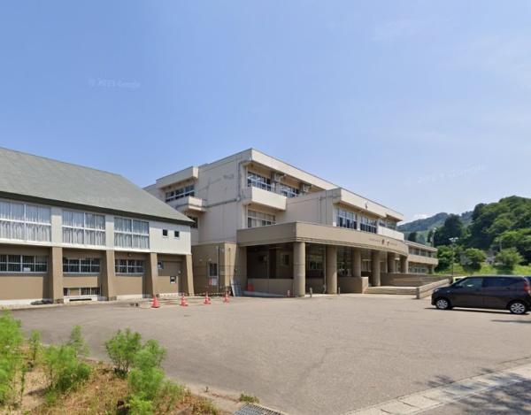 長岡市山古志種苧原の中古一戸建て(長岡市立山古志中学校)