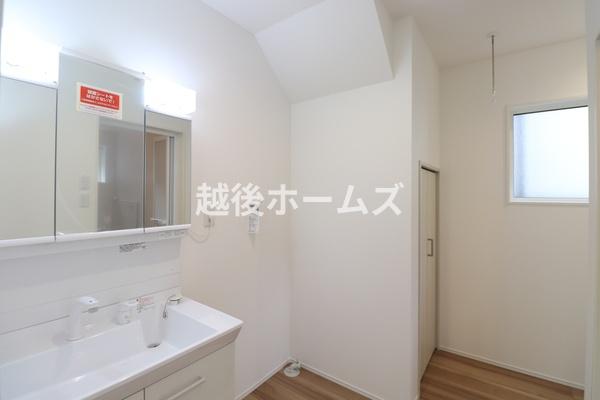 新潟市西区小針４丁目の中古一戸建て