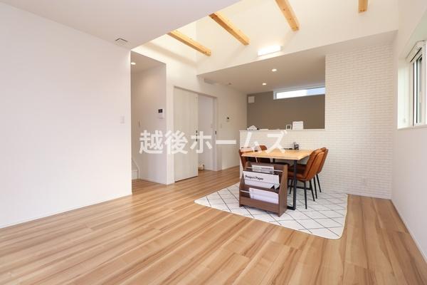 新潟市西区小針４丁目の中古一戸建て