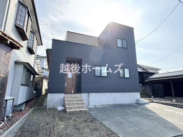 新潟市西区五十嵐２の町の中古一戸建て