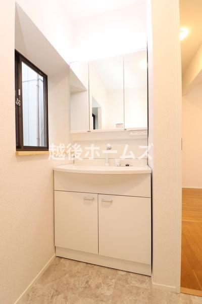 三条市嘉坪川２丁目の中古一戸建て