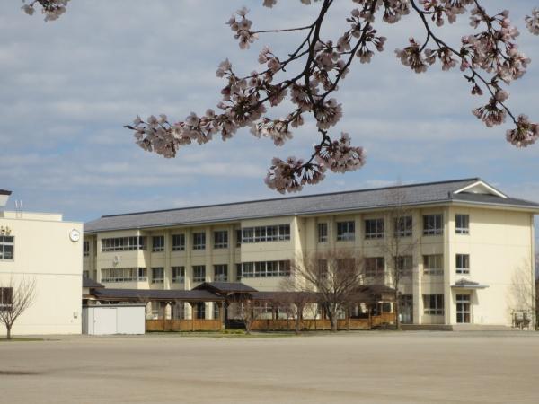 2号棟 新発田市中曽根町2丁目 いろどりアイタウン(新発田市立猿橋中学校)