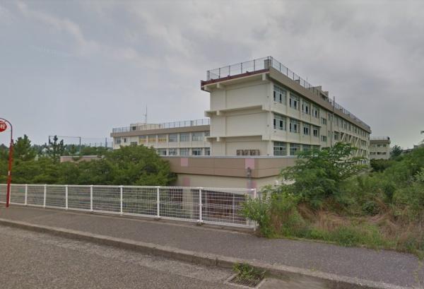 新潟市西区松海が丘1丁目の中古一戸建て(新潟市立五十嵐中学校)